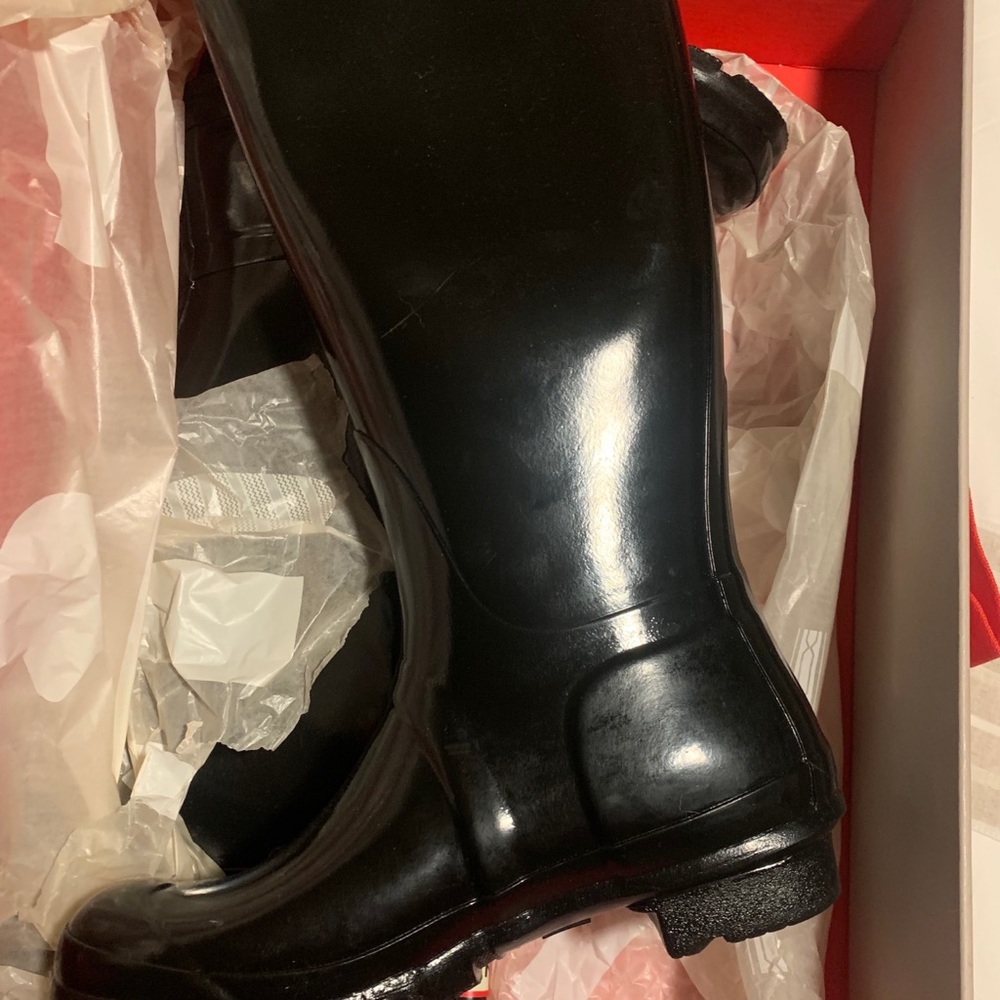 NIB women’s black size 7 tall glossy hunter boot!